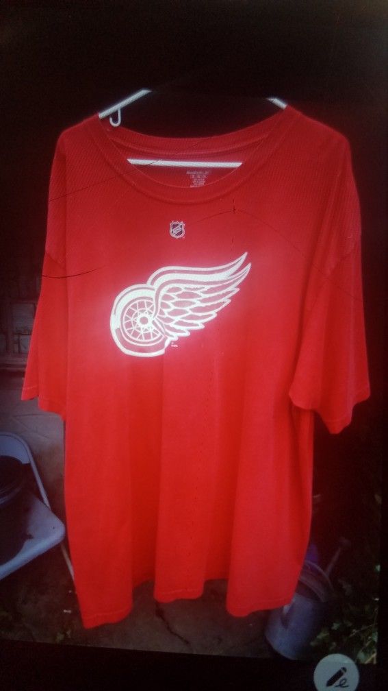 RED WINGS T SHIRT 2XL