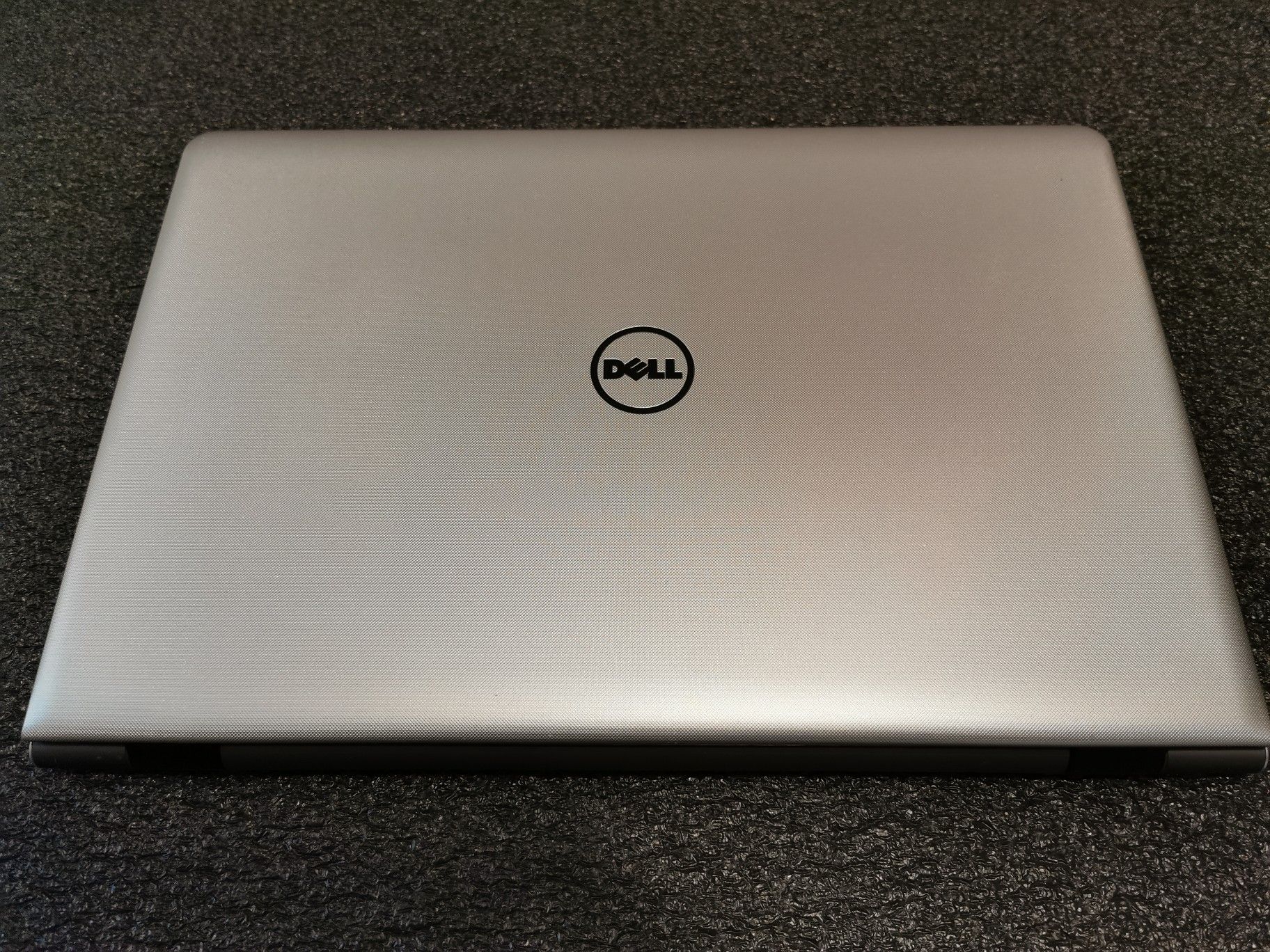 Like New Condition 17" Dell Inspiron 5755