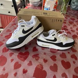 Nike Air Max Size 7.5 Women
