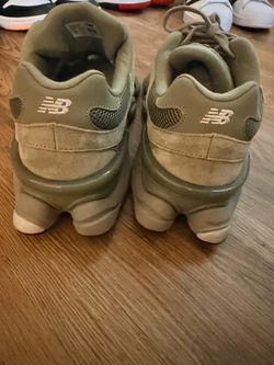 New Balance 9060 / Men 10 1/2