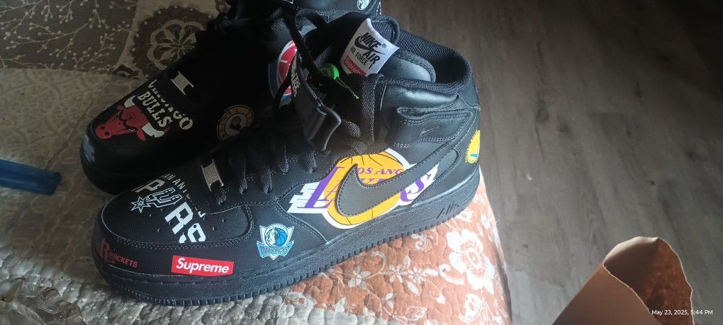 Sneakers
