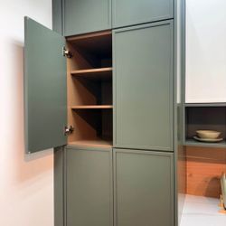 Kitchen Cabinets And Quartz 