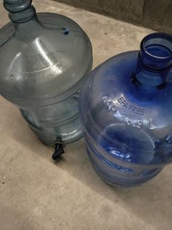 Galones de agua buenas condiciones
