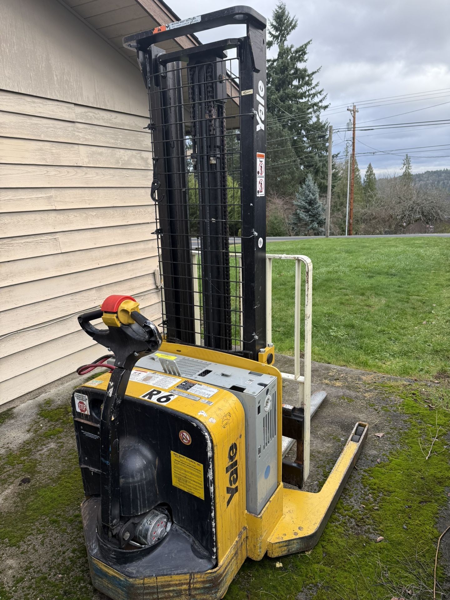 2012 Yale 4000LB Walkie Stacker