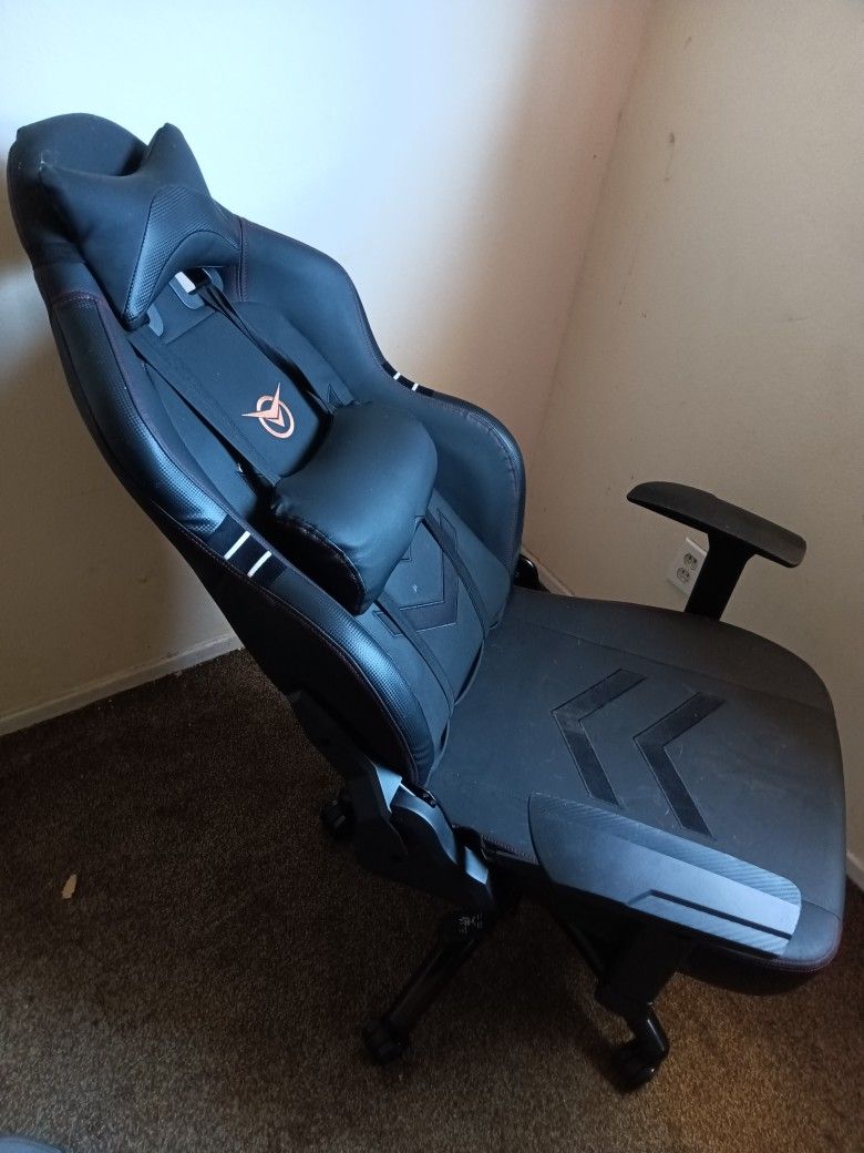 Gaming Chair for Sale in Los Angeles, CA OfferUp