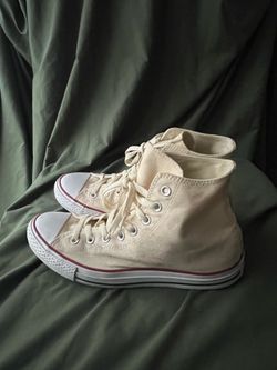 Women’s size 11 converse shoe