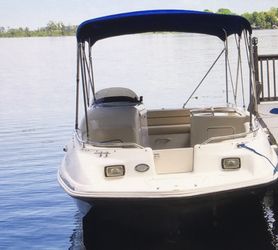 Sea ray deckboat