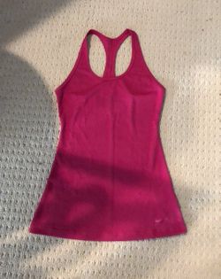 Nike top size small