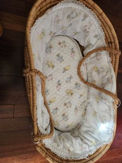 Wicker Moses basket (portable bassinet)