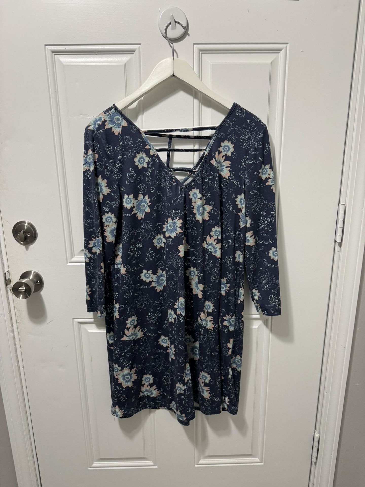 Mudd Blue Floral Cutouts Long Sleeve Dress. Women’s Size Large.