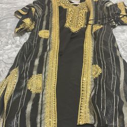 abaya like new used one time two pieces black and gold good for medium large xl 