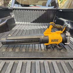DEWALT 20V MAX 125 MPH 450 CFM Brushless Cordless Handheld Leaf Blower (Tool Only)