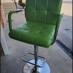Adjustable Swivel Bar Stool 