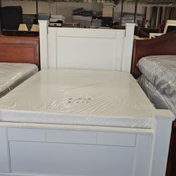 Queen Size Mattress And Box Spring With Bed Frame 🚚 Free Delivery 🚚