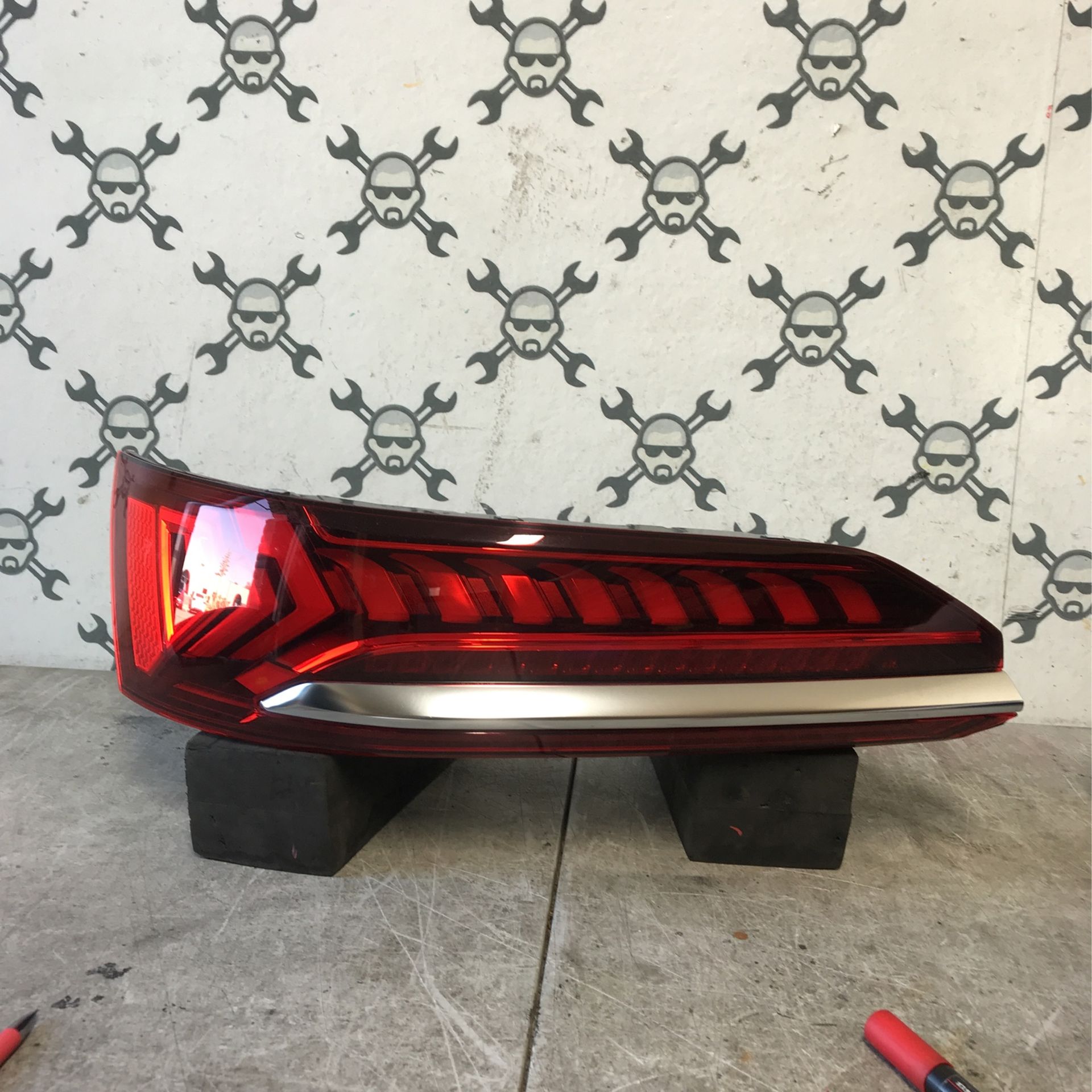 2020-2022 AUDI Q7 LEFT TAILLIGHT OEM 