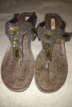 Women’s 9.5 Mid Wedge Shoe