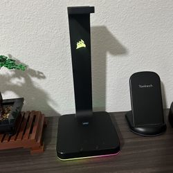 Corsair ST100 RGB Premium Headset Stand