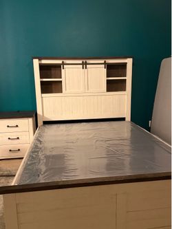 Farm style vintage white bedroom set