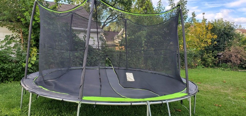 14' trampoline