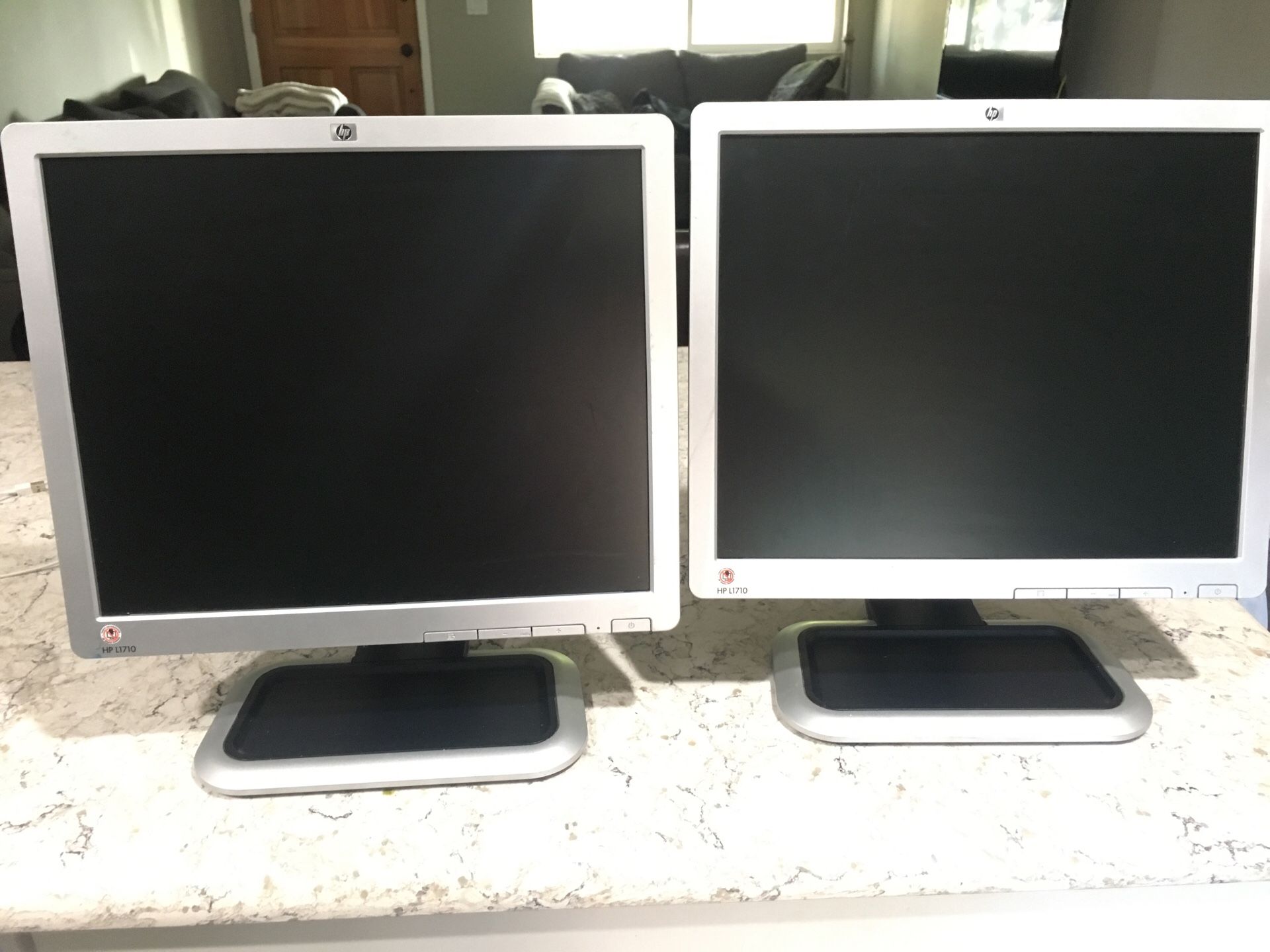 2 flatscreen HP computer monitors