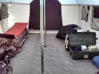 Cabela's 12 x 20 Alaknak tent with wood stove for Sale in Puyallup