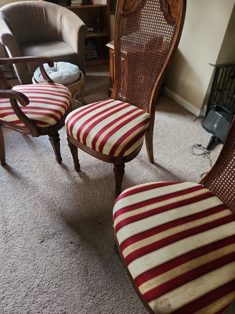 4 Dining Room Chairs