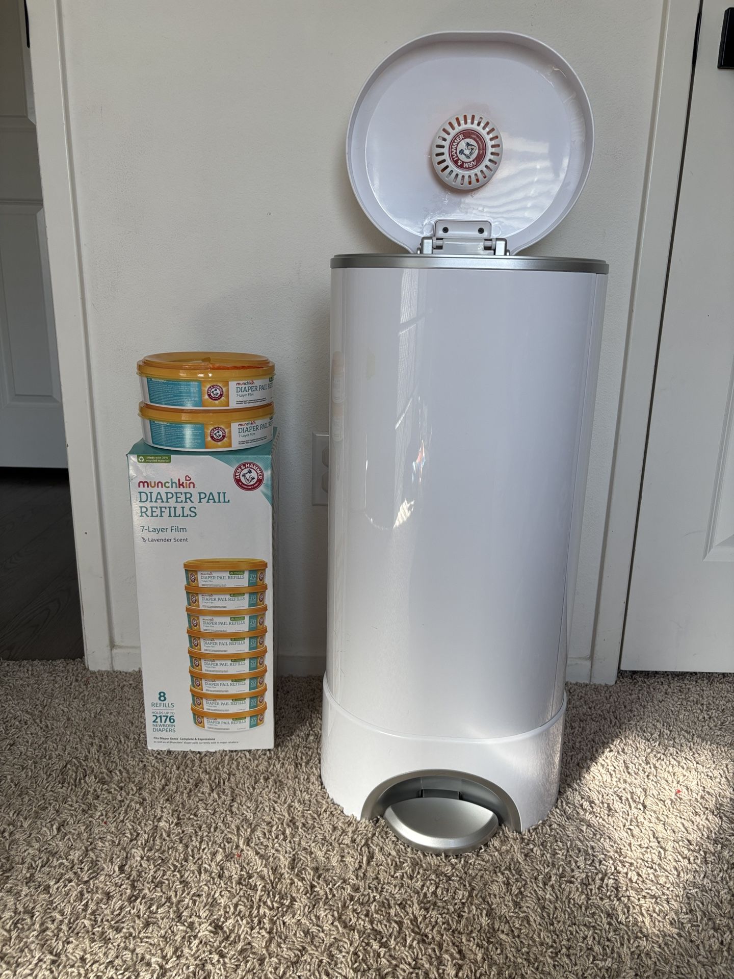 Munchkin STEP Diaper Pail With 10 Refills 