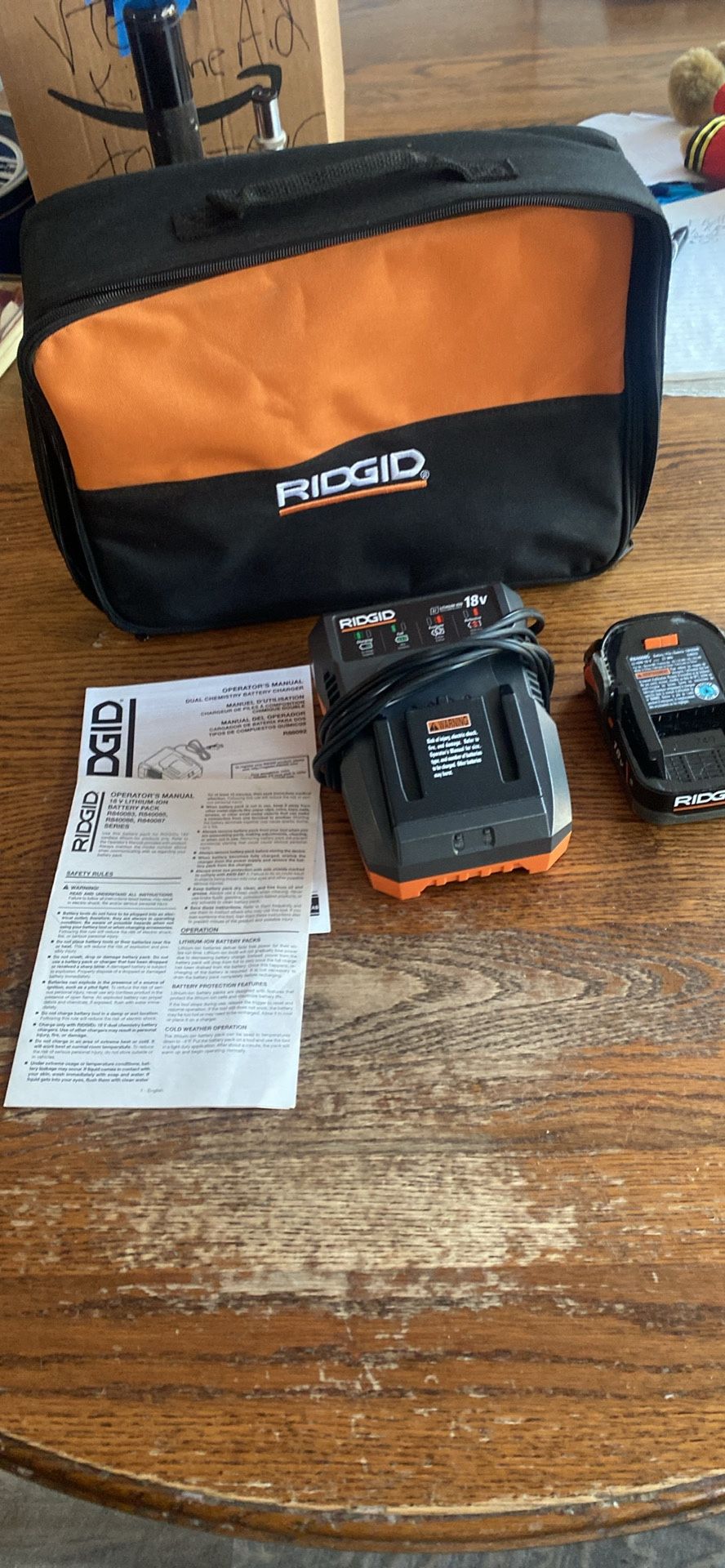 Ridgid Battery Charger with Battery R840085 and case include