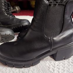 Woman's Boots 