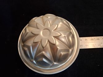 VINTAGE ALUMINUM FLOWER  MOLD