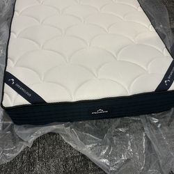 DreamCloud Classic Hybrid Full Size Mattress