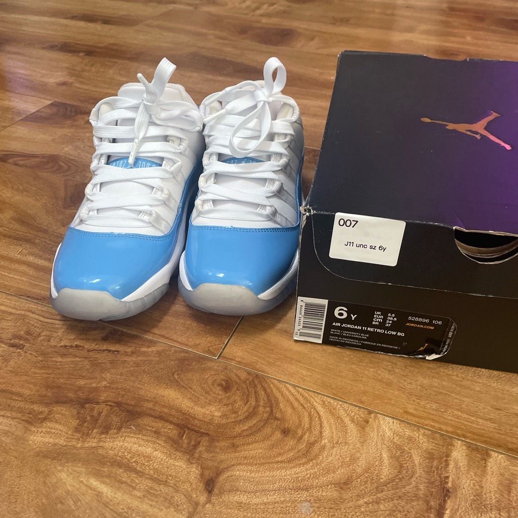 Jordan 11 UNC
