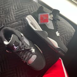 jordan 4 white thunders