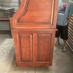 Roll top desk very good condition $100