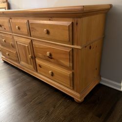 Bassett 9 Drawer Dresser 