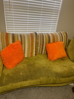 Green couch w/ multicolor pillows