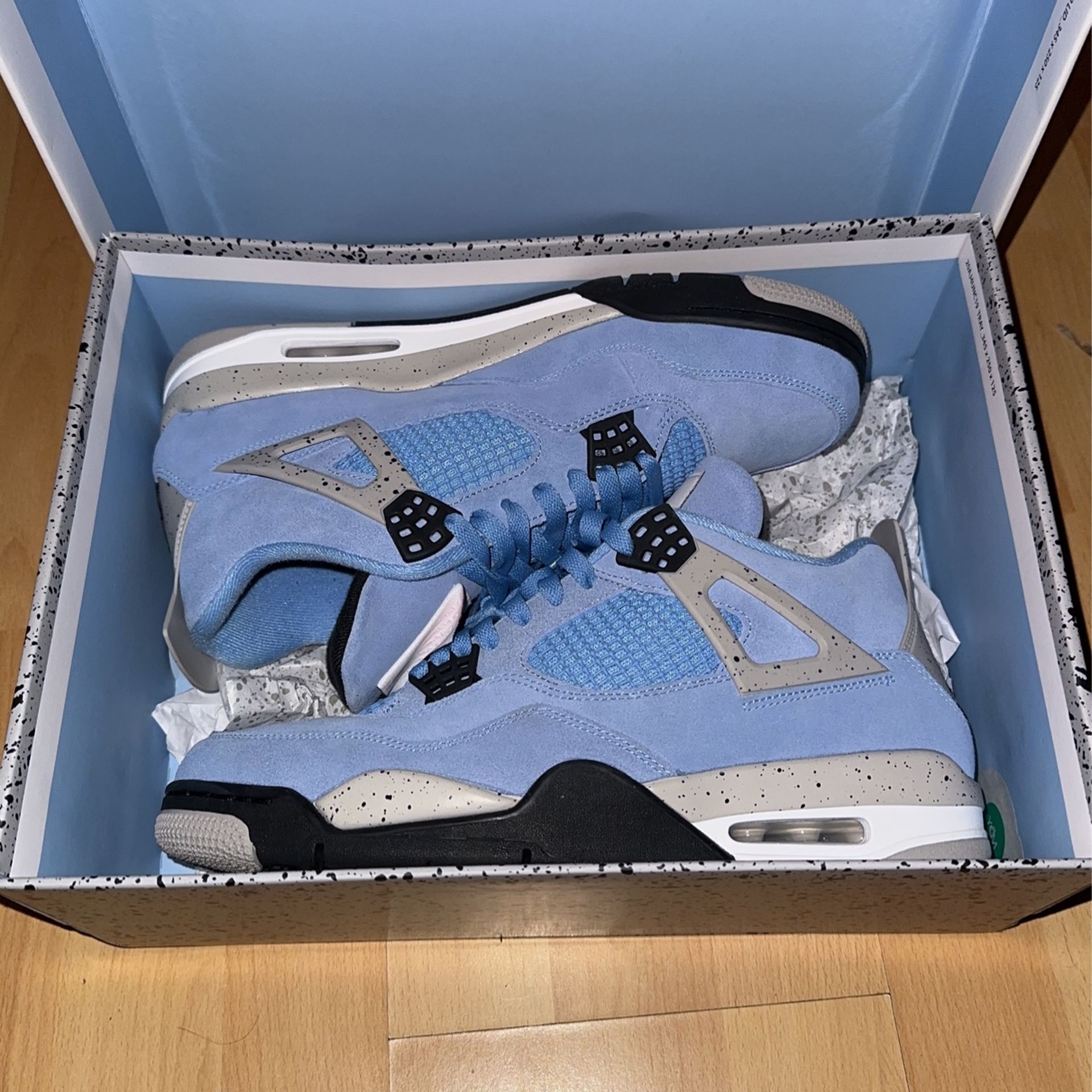 University Blue Jordan Retro 4 UNC