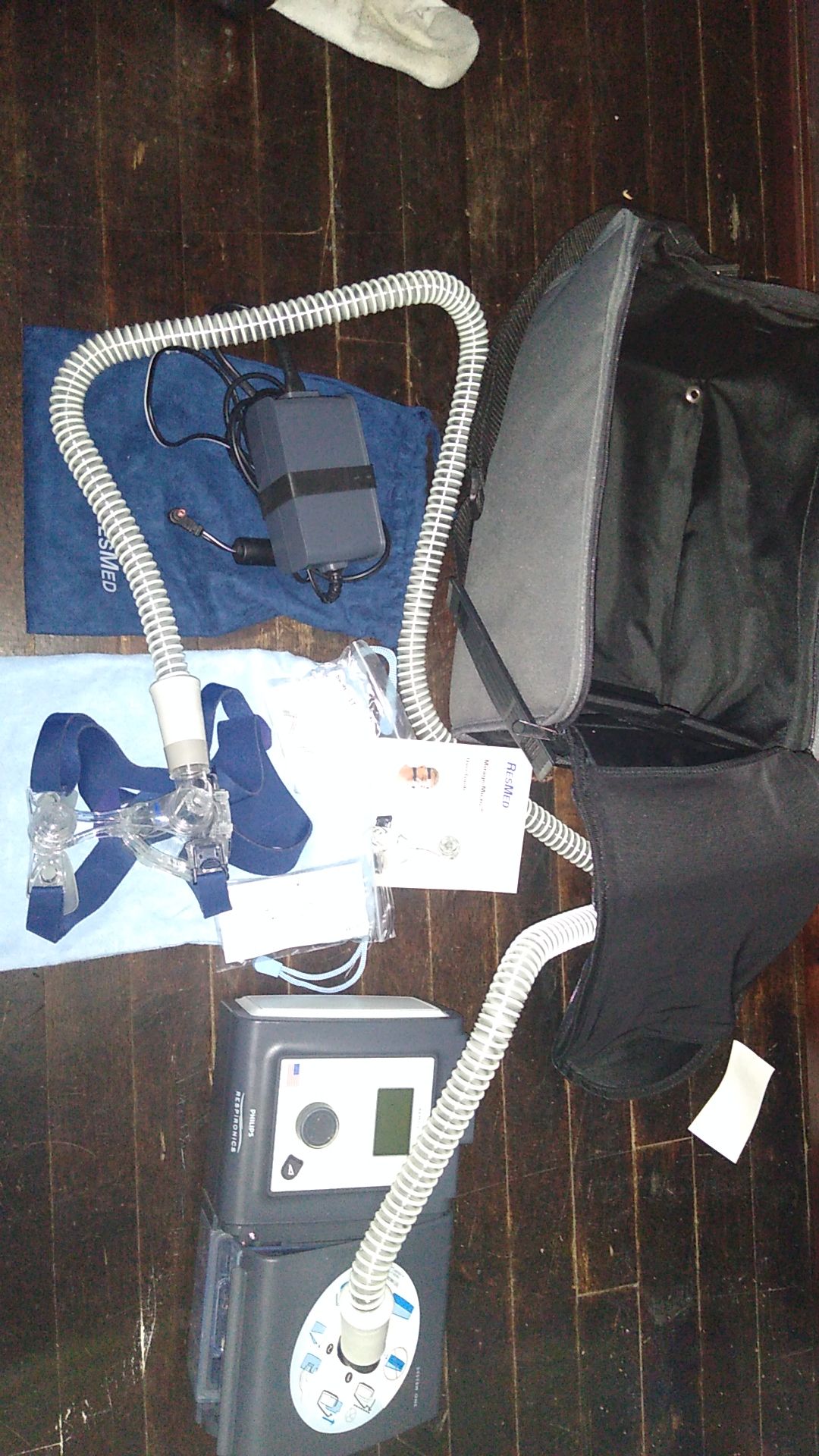 Philips respironics sleep apnea machine with mask and hose for Sale in San Antonio, TX OfferUp