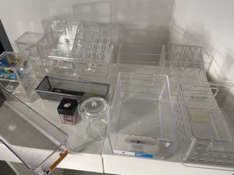 10 plastic containers/ storage bin