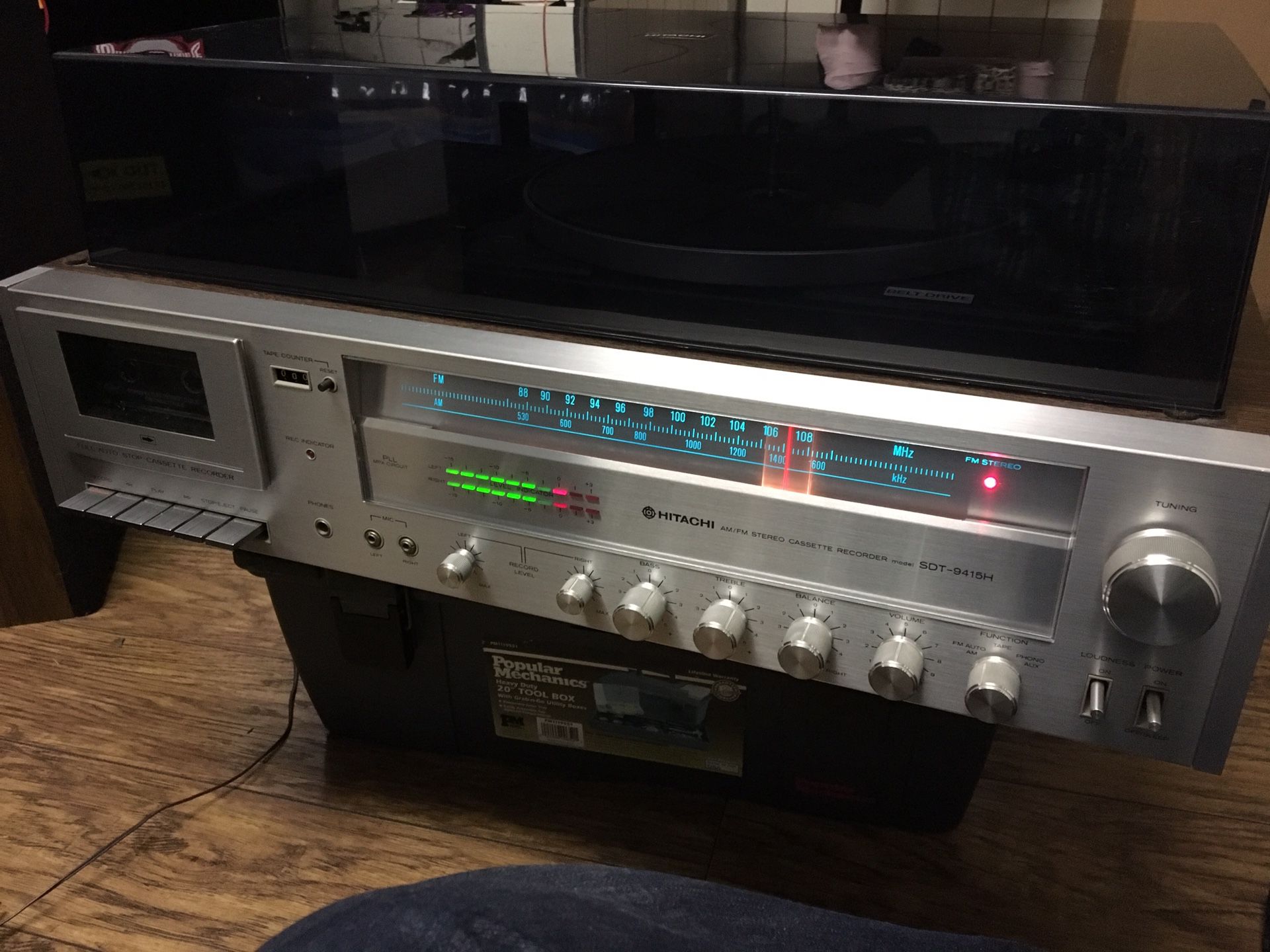 Hitachi SDT-9415H stereo,record player & 2 hitachi speakers.