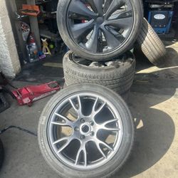 2023 tesla model S Tempest wheels with tires 