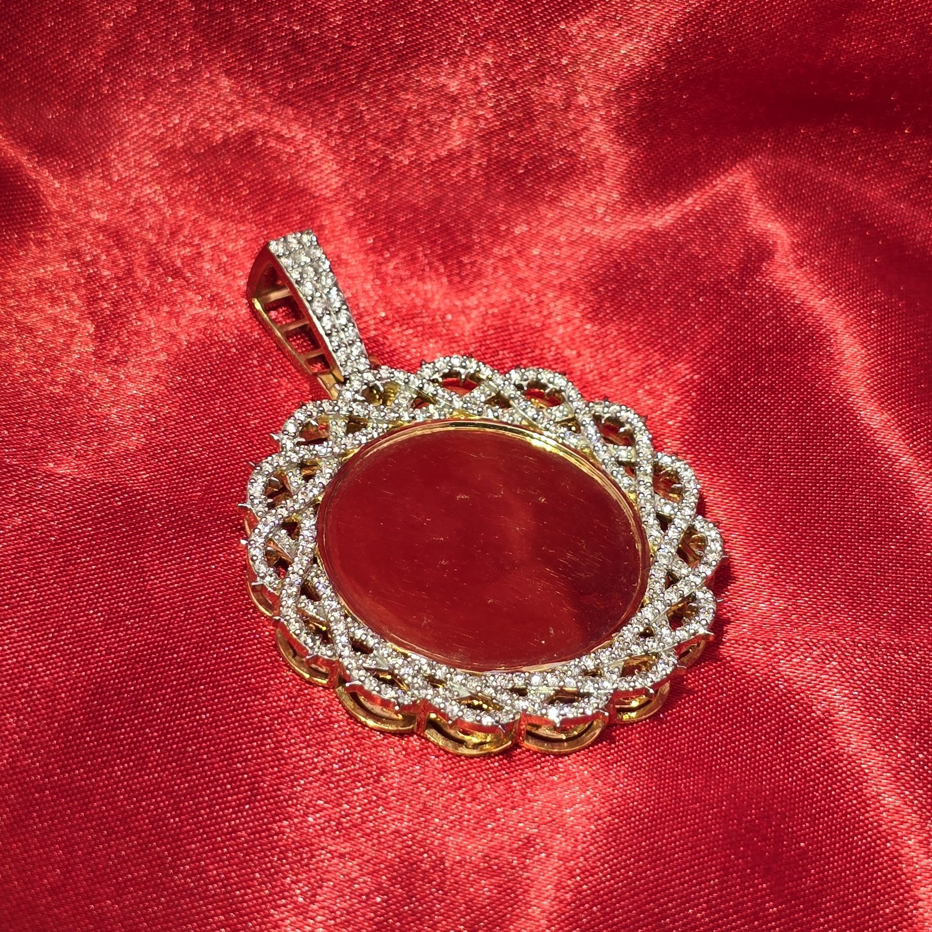 10k Yellow Gold Diamond Wire Circle Picture Pendant 1.74 ctw