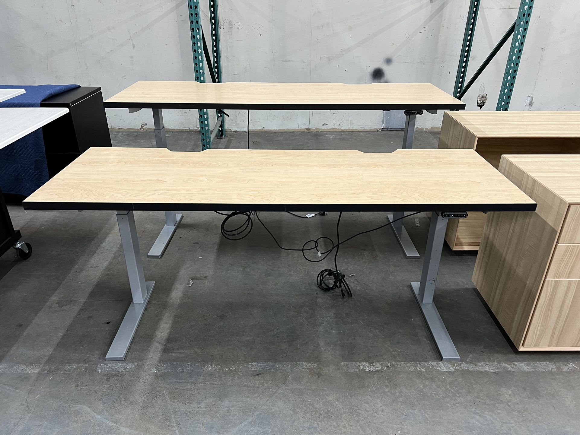  Electric Adjustable height desk 