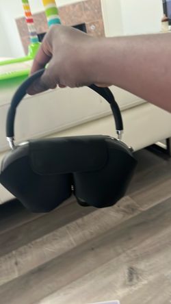 Air pod maxes over ear headphones