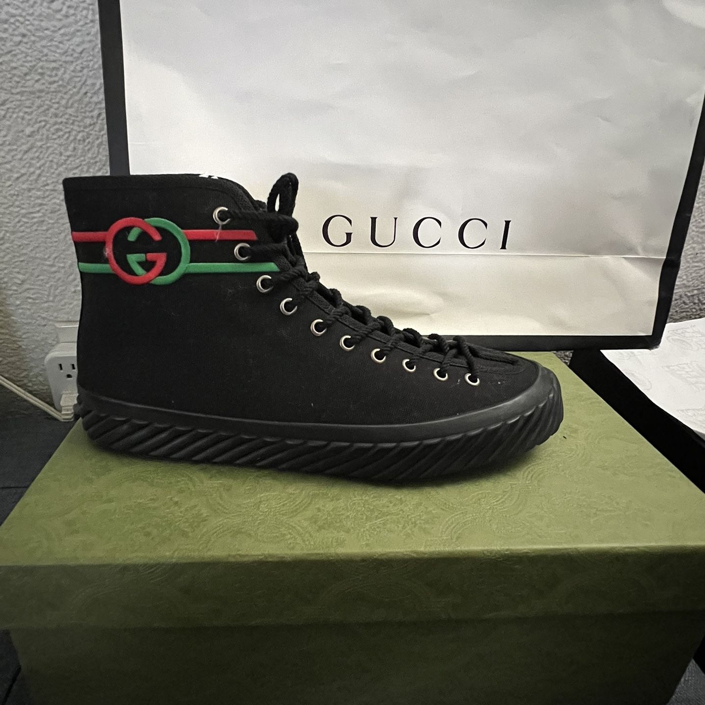 Gucci Sz 9 Fits Like Sz 10