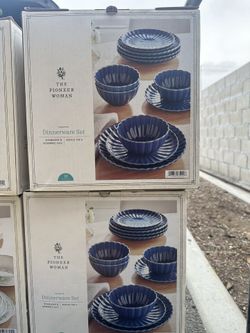 The Pioneer Woman Colette 12-Piece Stoneware Dinnerware Set, Blue