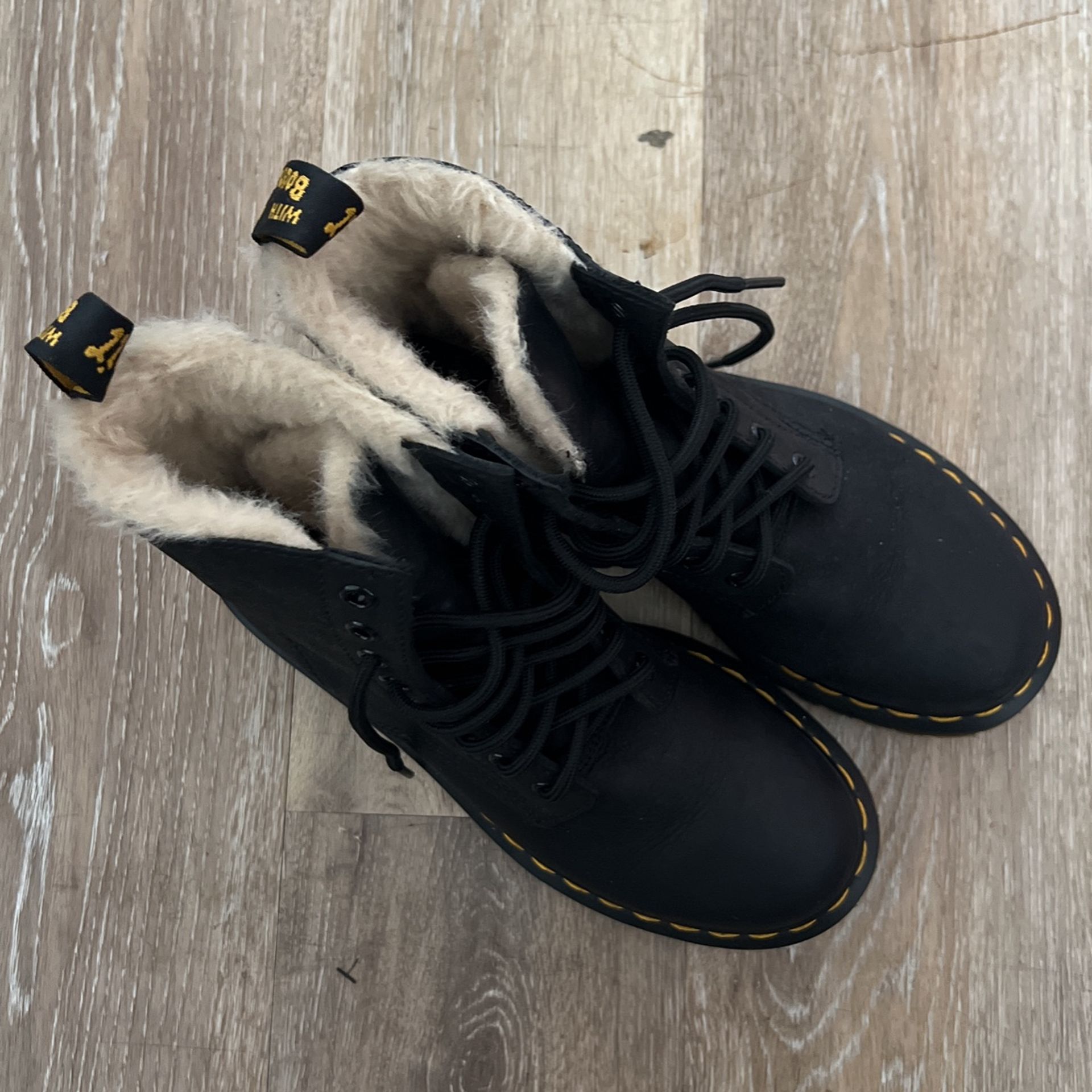 Dr. Martens 1460 faux fur lined SIZE 7