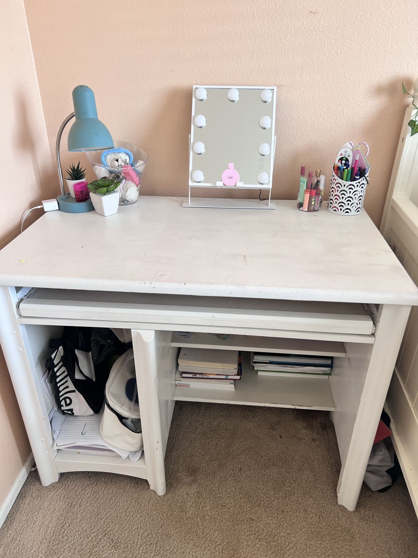 White Desk 