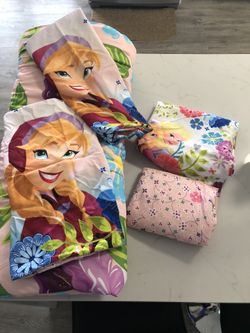 Set de cama full más cuadros de Elsa y Ana
