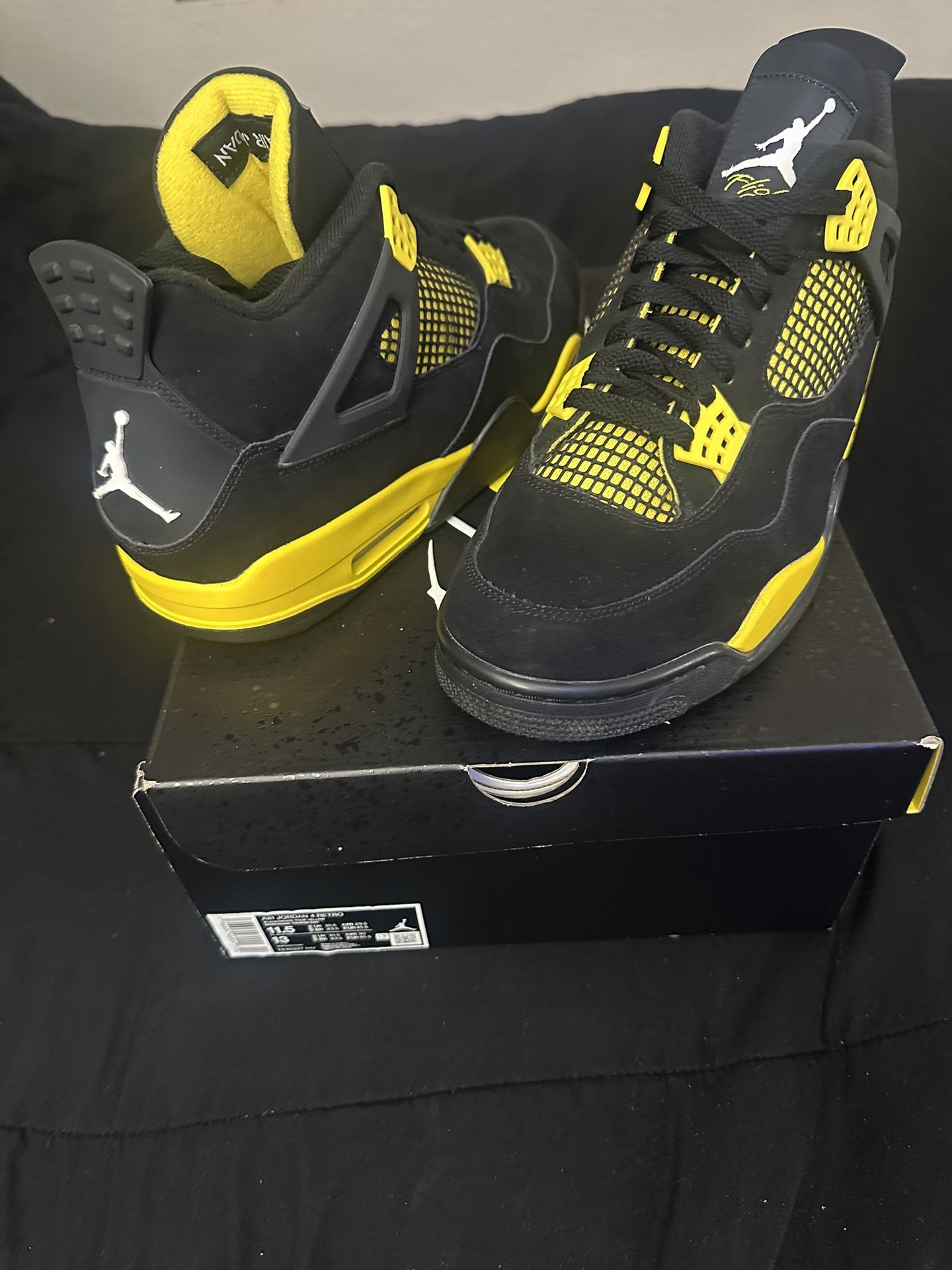 Jordan Retro 4 Thunder